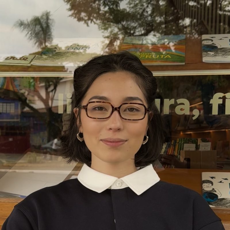 Foto da psicóloga Marina Akemi Tanabe Duarte, da equipe Presente Psicologia, com abordagem psicanalítica para atendimento de adultos e adolescentes.